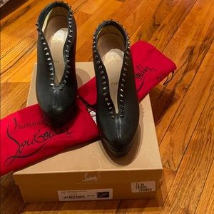 CHRISTIAN LOUBOUTIN  Studded Miss Fast Plato 140